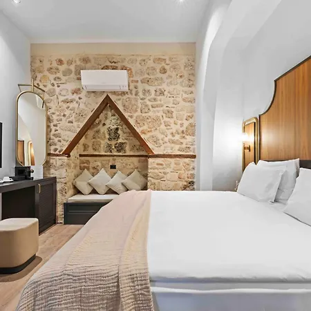 Belmondo Hare Old Town מלון